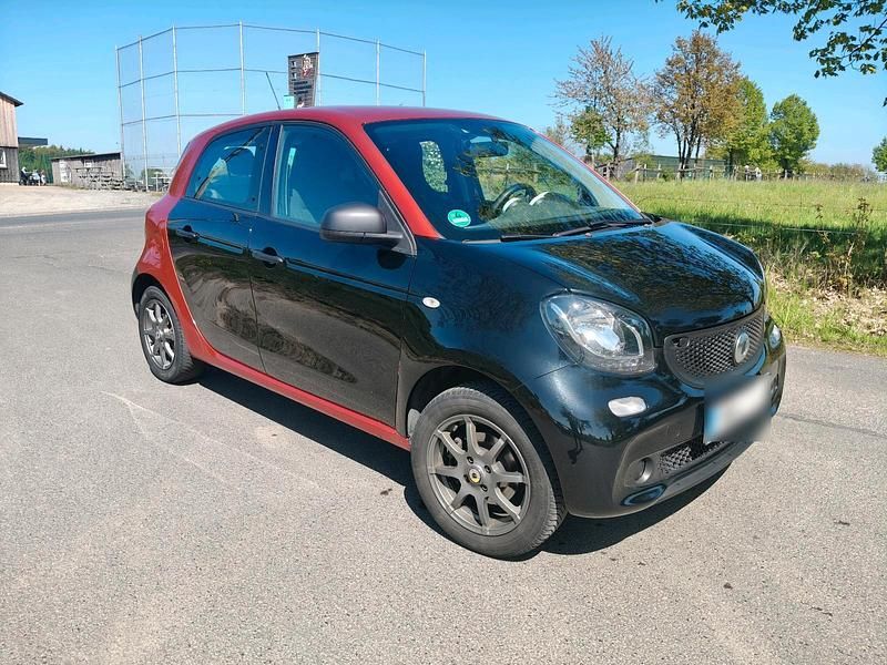Używany Smart ForFour Basis 61 KM (44 kW) 2016 Czerwony Hatchback