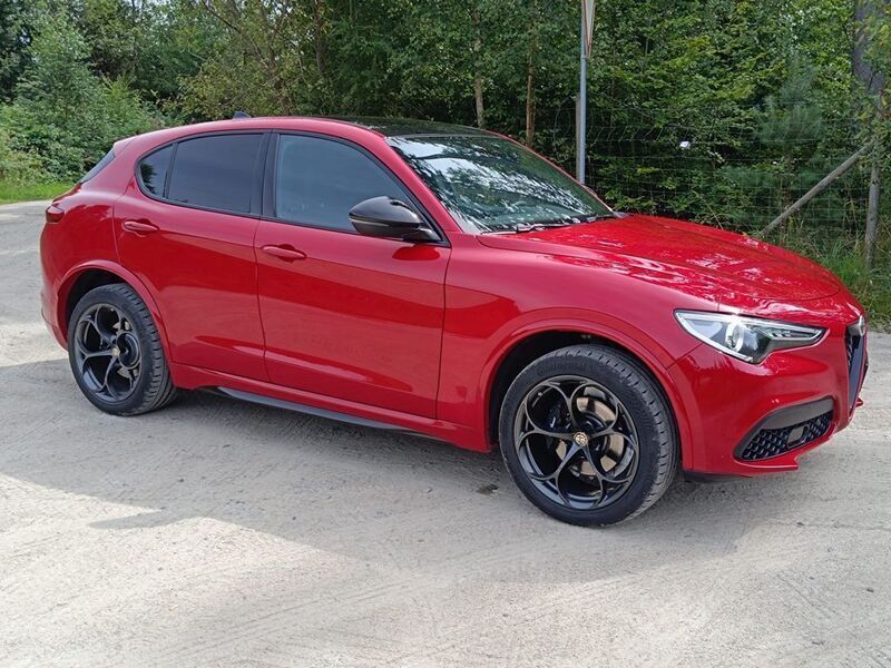Rot Gebraucht 2018 Alfa Romeo Stelvio Lusso SUV | 29.990 € (Fairer Preis) - Bild 1/4