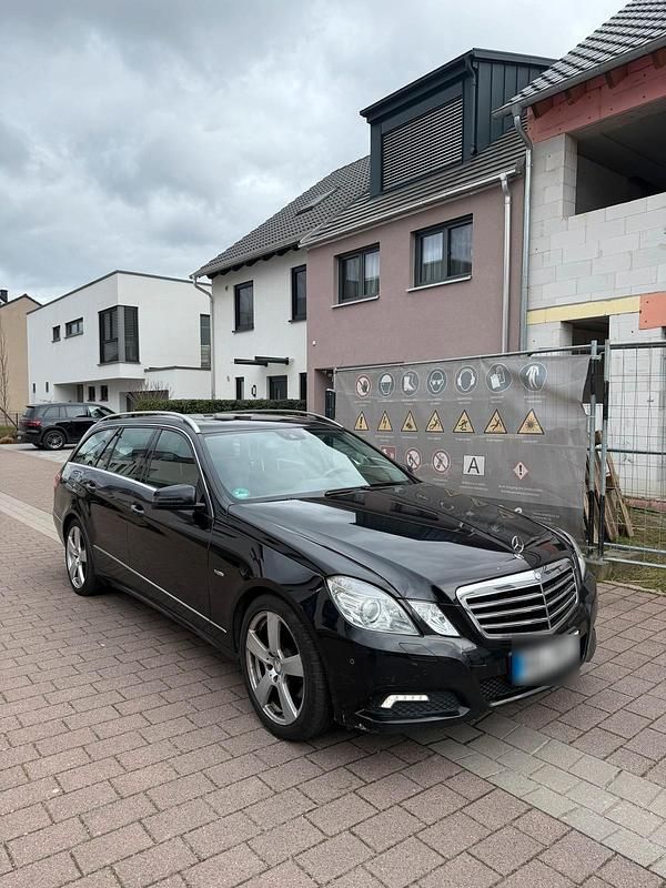 Gebraucht Mercedes E350 231 PS (169 kW) 2010 Schwarz Kombi