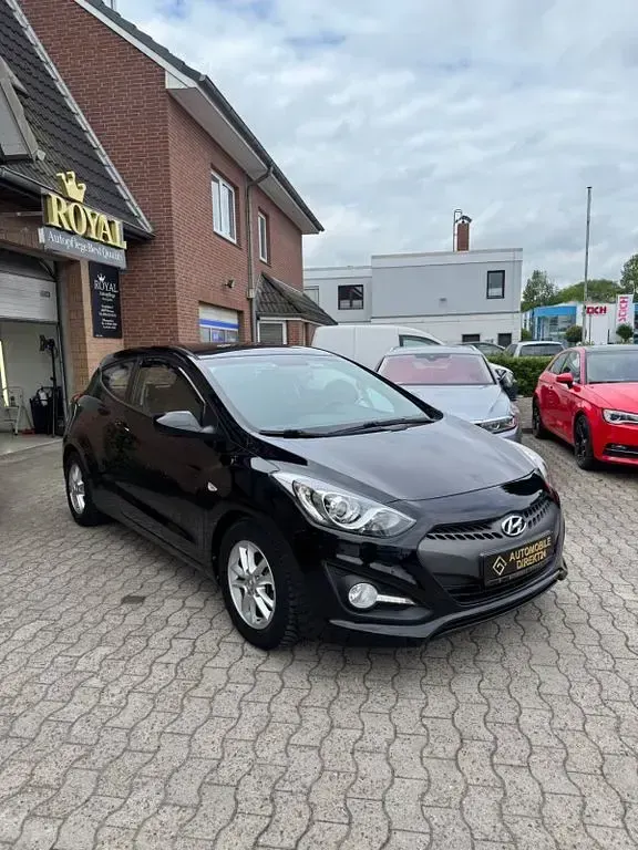 Usado Hyundai i30 Classic 99 CV (72 kW) 2015 Negro Coupe