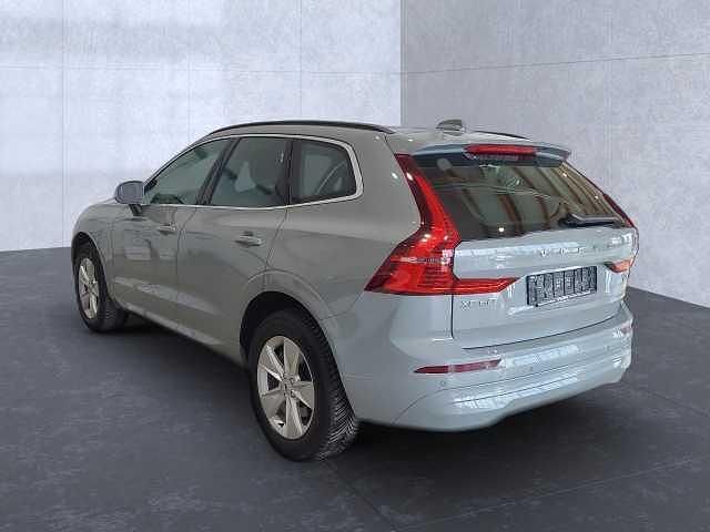 Gebraucht Volvo XC60 Core 145 PS (106 kW) 2023 Grau SUV
