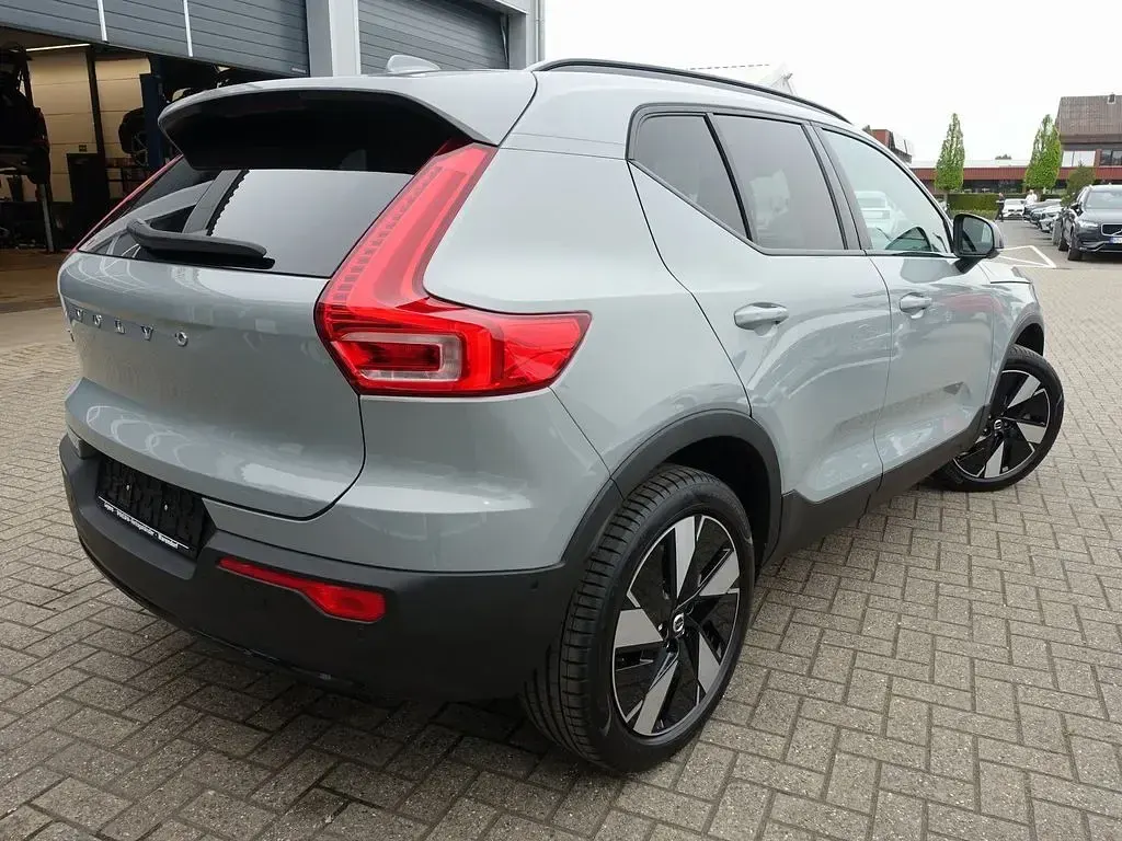 Używany Volvo EX40 Plus 185 kW (252 KM) 2025 Szary SUV