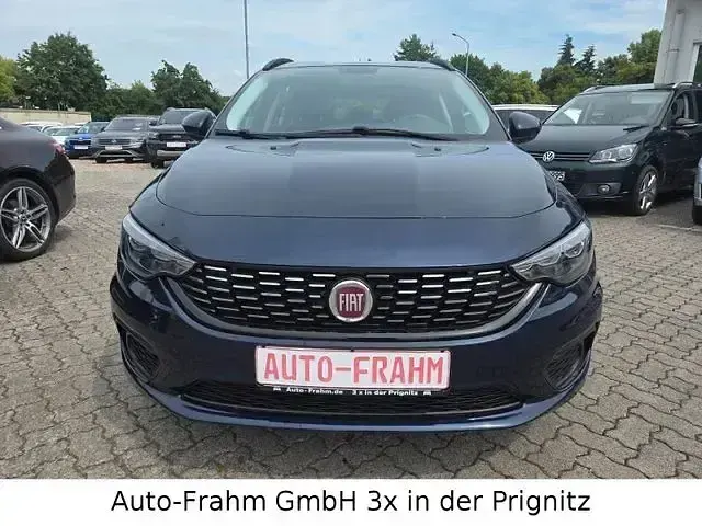 Gebraucht Fiat Tipo Easy 95 PS (69 kW) 2017 Blau Limousine