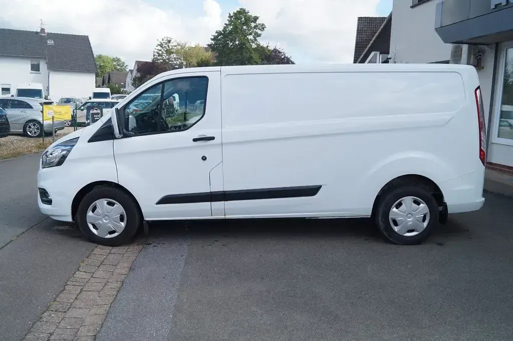 Gebraucht Ford Transit Custom 131 PS (96 kW) 2022 Weiß Van / Kleinbus