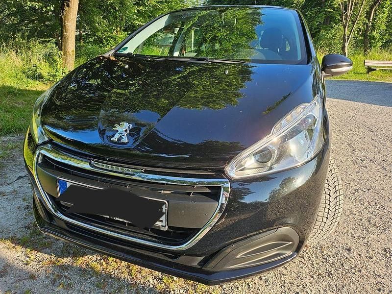 Schwarz Gebraucht 2016 Peugeot 208 Active Kleinwagen | 5.900 € (Fairer Preis) - Bild 1/4