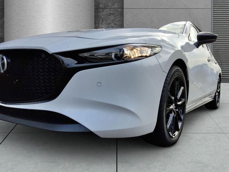 Neu Mazda 3 Homura-Line 140 PS (102 kW) 2025 Snowflake white Kleinwagen