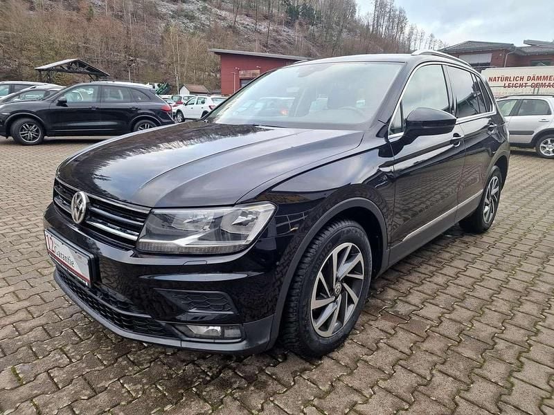 Deep black perleffekt Gebraucht 2018 VW Tiguan Sound SUV | 16.400 € (Fairer Preis) - Bild 1/4