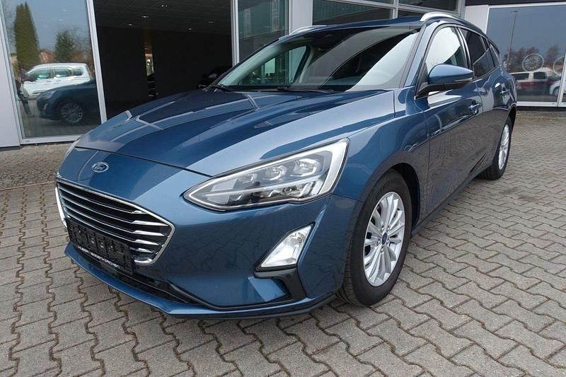 Gebraucht Ford Focus Titanium 120 PS (88 kW) 2018 Blau Kombi