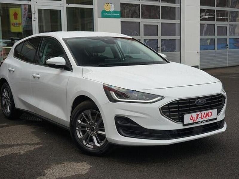 Używany Ford Focus Titanium 125 KM (91 kW) 2023 Biały Sedan/Limuzyna