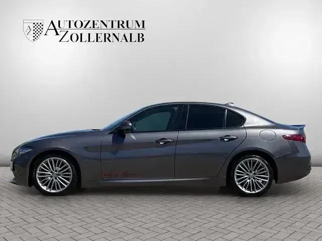 Gebraucht Alfa Romeo Giulia Super 179 PS (131 kW) 2016 Colore esterno (šedá vesuvio) Limousine