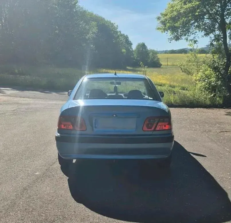 Gebraucht Mitsubishi Carisma 99 PS (72 kW) 1999 Blau Limousine