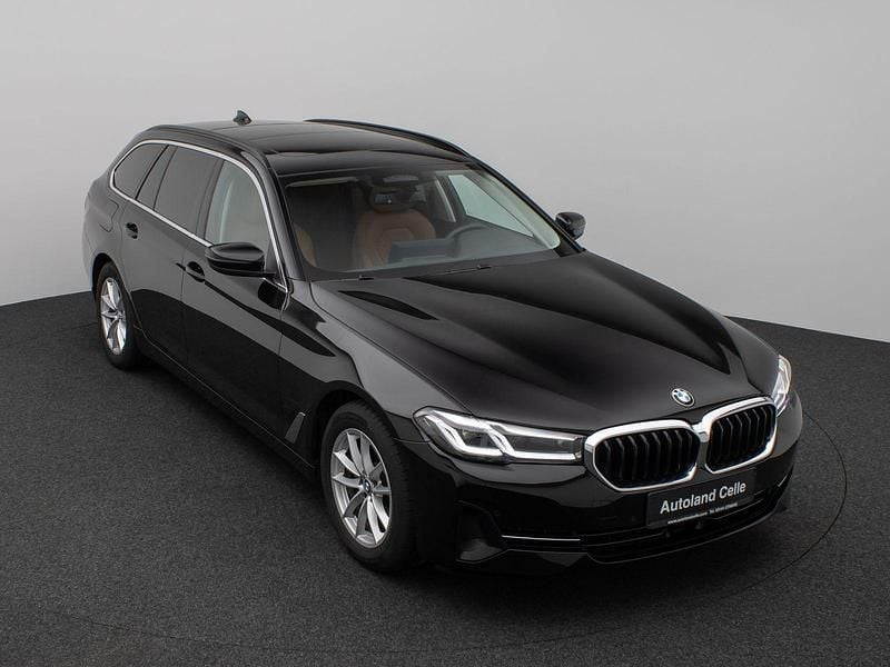 Gebraucht BMW 520 M Sport 190 PS (139 kW) 2023 Schwarz 2668 Kombi
