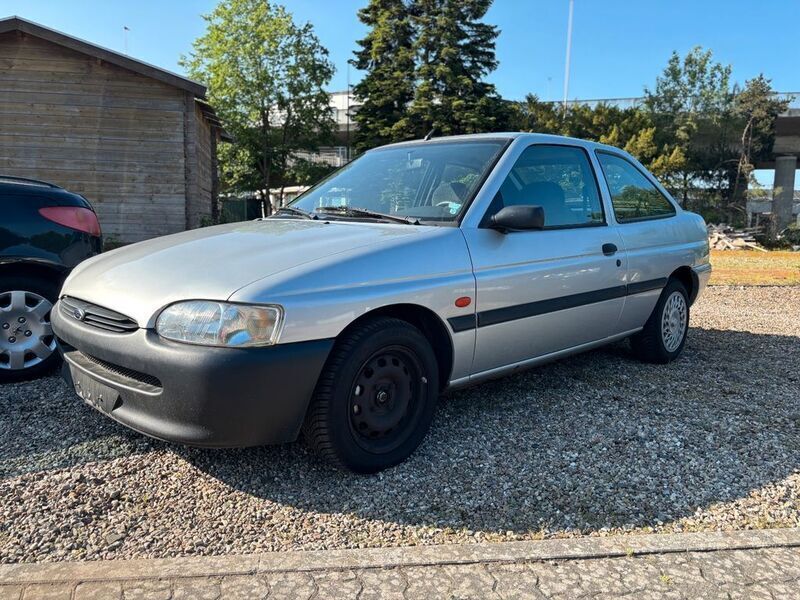 Silber Gebraucht 1997 Ford Escort Limousine | 790 € (Fairer Preis) - Bild 1/4