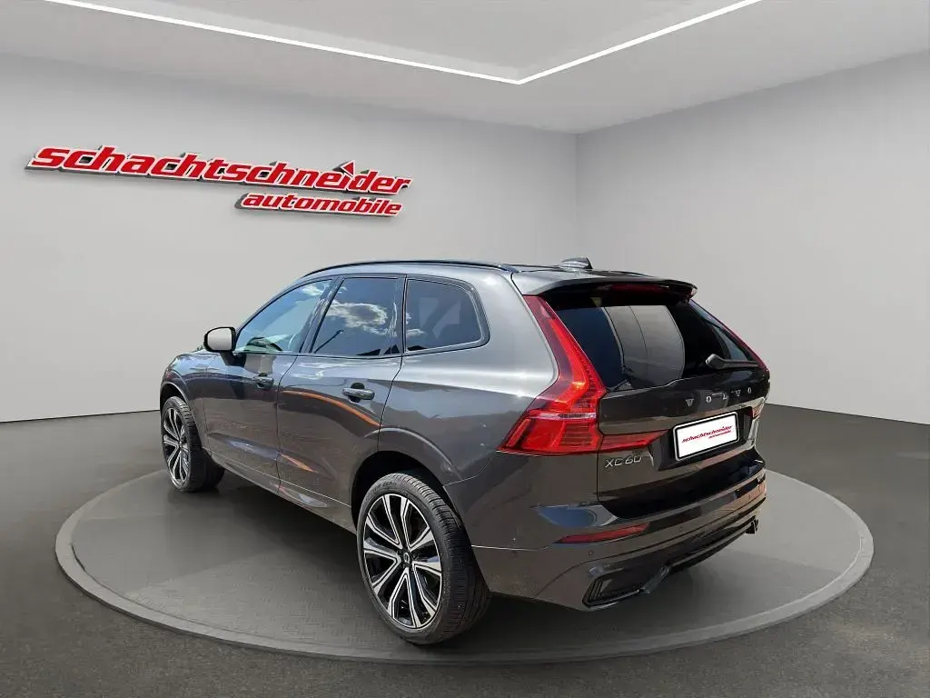 Gebraucht Volvo XC60 R-Design 235 PS (172 kW) 2021 Platinum grey metallic SUV