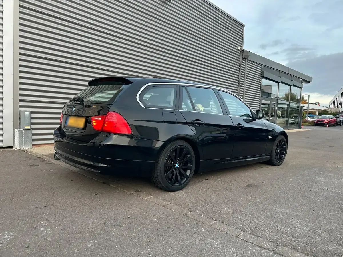 Gebraucht BMW 325 204 PS (150 kW) 2012 Schwarz Kombi