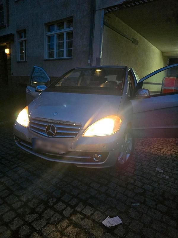Gebraucht Mercedes A180 2009 Silber Limousine