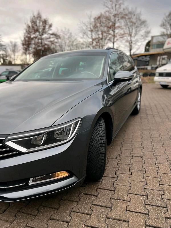 Gebraucht VW Passat 150 PS (110 kW) 2018 Grau Kombi