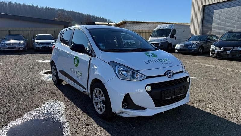Gebraucht Hyundai i10 Passion 67 PS (49 kW) 2018 Weiß Kleinwagen