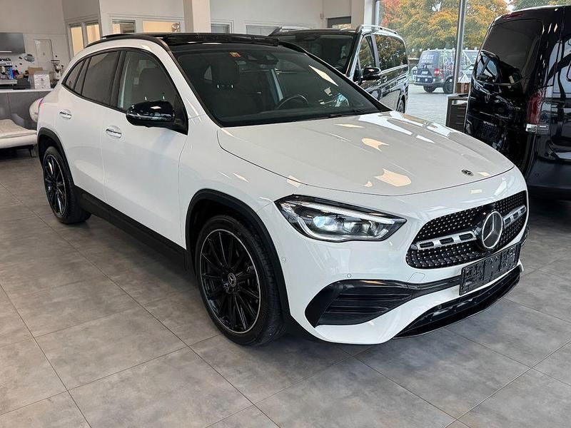 Weiß Gebraucht 2021 Mercedes GLA250 AMG SUV | 34.999 € (Guter Preis) - Bild 1/4
