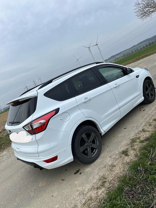 Gebraucht Ford Kuga ST-Line 150 PS (110 kW) 2018 Weiß SUV