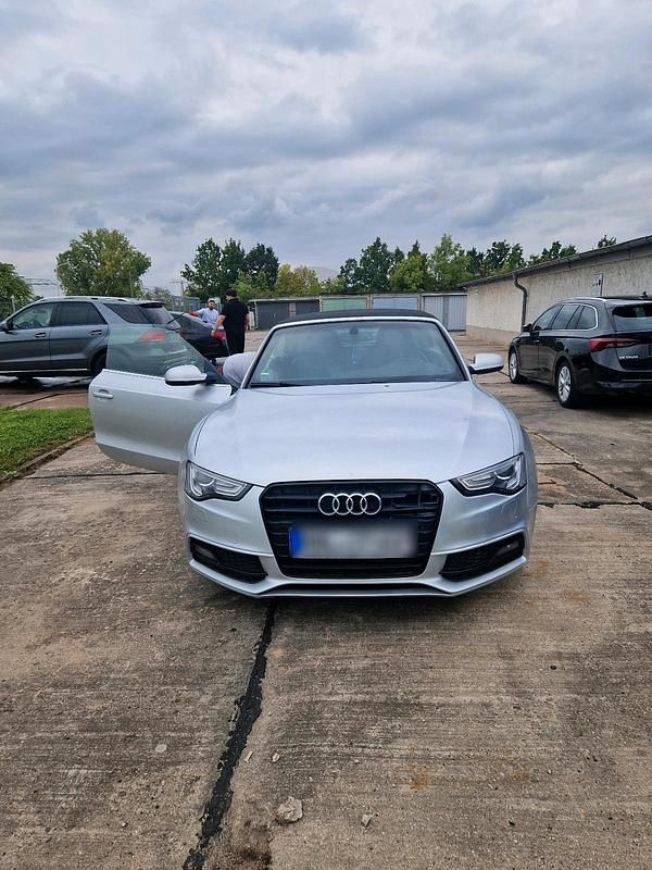 Grau Gebraucht 2012 Audi A5 Cabriolet Comfort Cabrio | 10.500 € - Bild 1/4