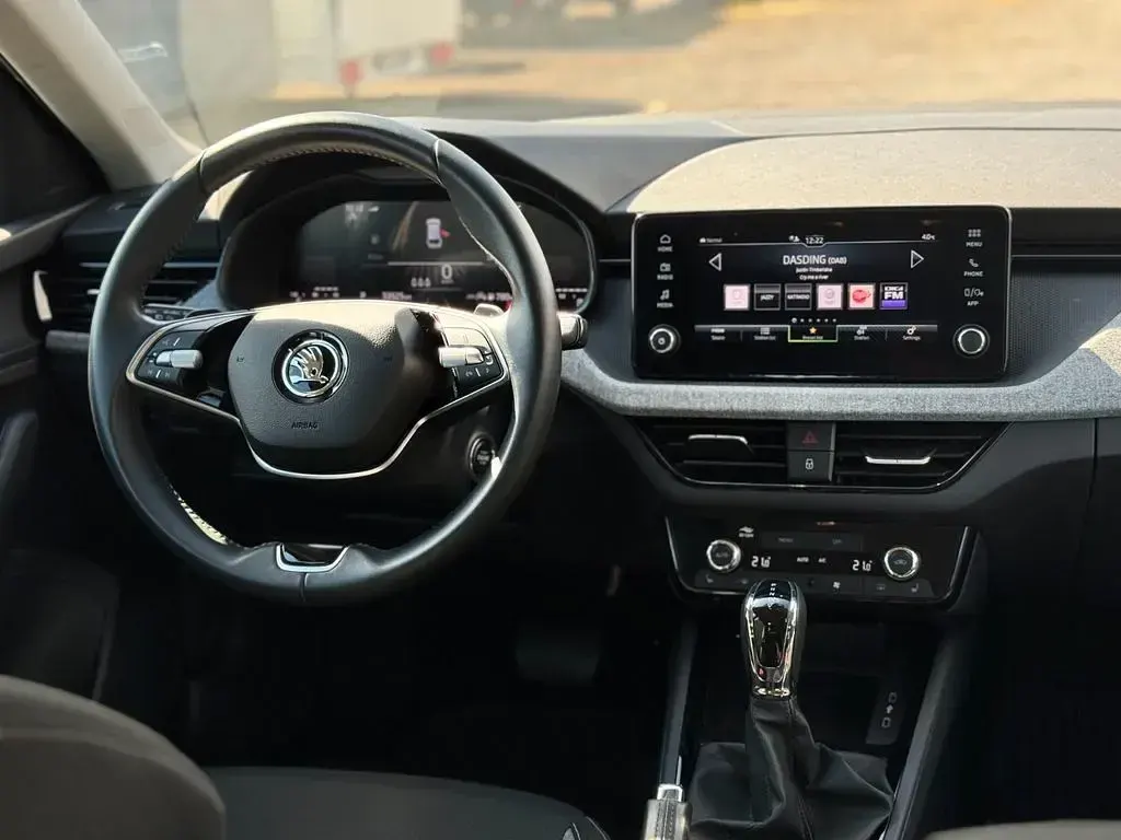 Gebraucht Skoda Scala Selection 150 PS (110 kW) 2024 Silber Kleinwagen