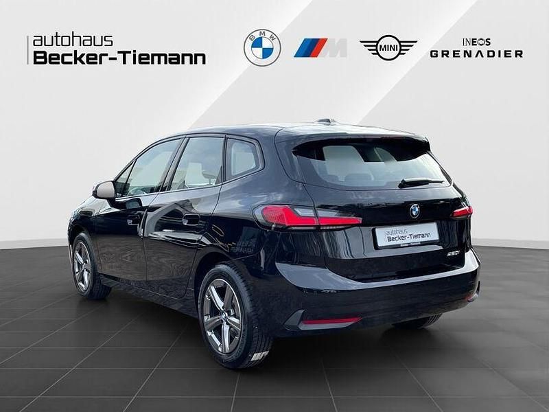 Gebraucht BMW 220 Active Tourer Efficient Dynamics 156 PS (114 kW) 2025 Saphirschwarz Van / Kleinbus