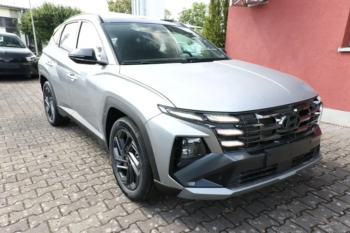 Neu Hyundai Tucson 150 PS (110 kW) 2026 Shimmering silver metallic SUV