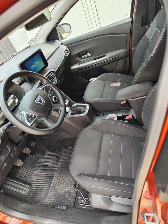 Braun Gebraucht 2022 Dacia Jogger Extreme Limousine | 15.900 € (Fairer Preis) - Bild 1/4