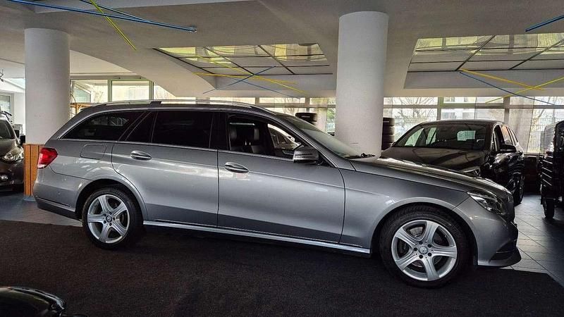 Gebraucht Mercedes E220 Avantgarde 170 PS (125 kW) 2014 Palladiumsilber  metalliclack Kombi