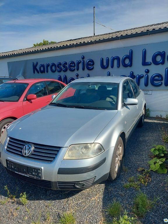 Silber Gebraucht 2002 VW Passat Comfortline Limousine | 999 € (Superpreis) - Bild 1/4