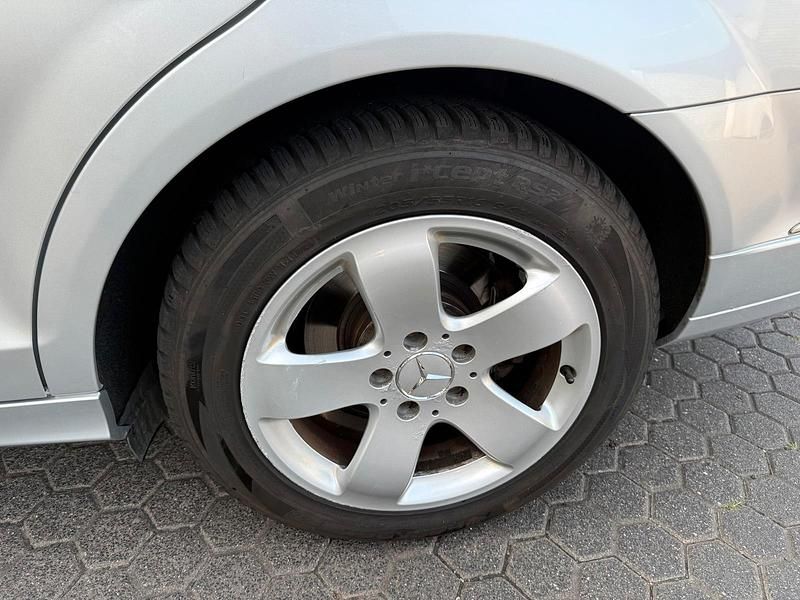 Silber Gebraucht 2007 Mercedes C200 Limousine | 6.999 € - Bild 1/4