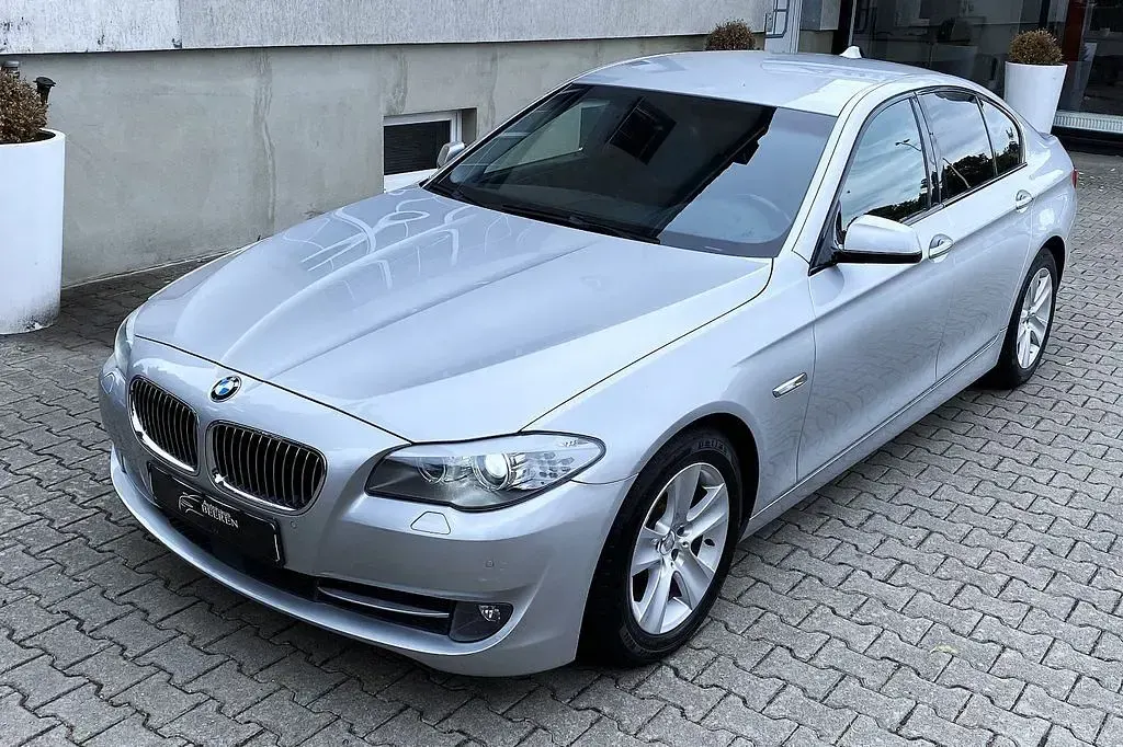Gebraucht BMW 523 Sport Line 204 PS (150 kW) 2010 Silber Limousine