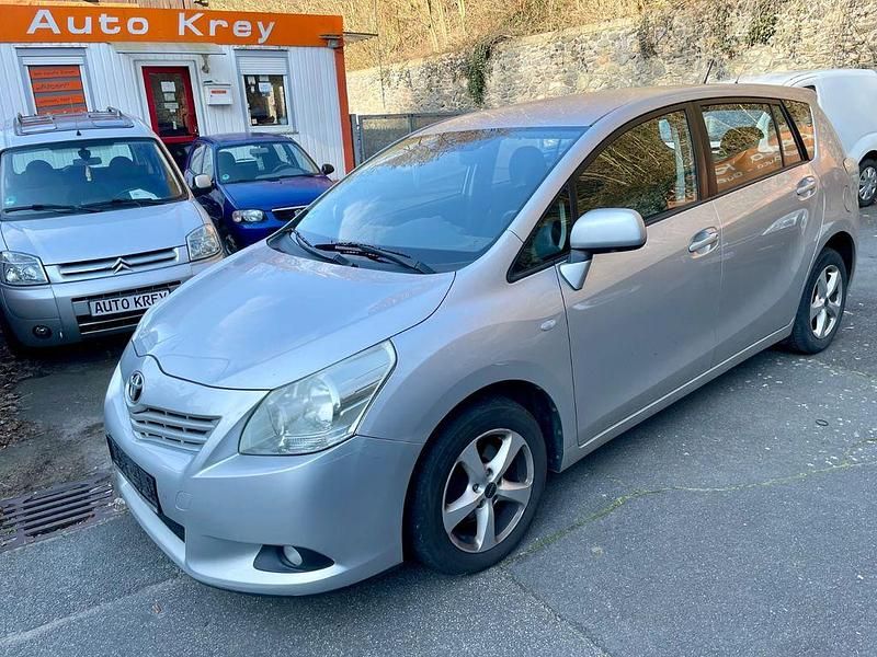 Gebraucht Toyota Verso Life 147 PS (108 kW) 2009 Silber Van / Kleinbus