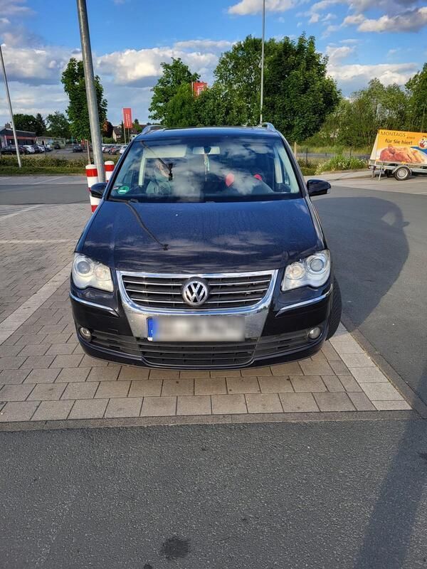 Schwarz Gebraucht 2008 VW Touran Van / Kleinbus | 8.000 € (Teuer) - Bild 1/4