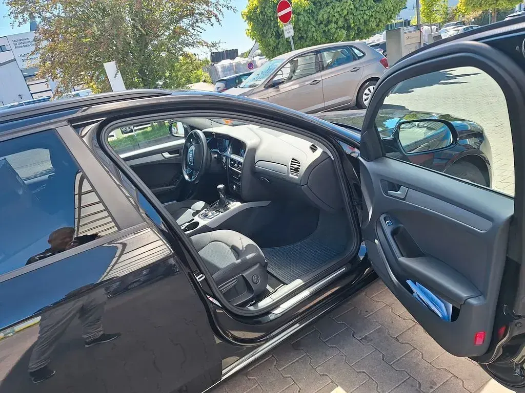 Gebraucht Audi A4 Attraction 136 PS (100 kW) 2014 Schwarz Kombi