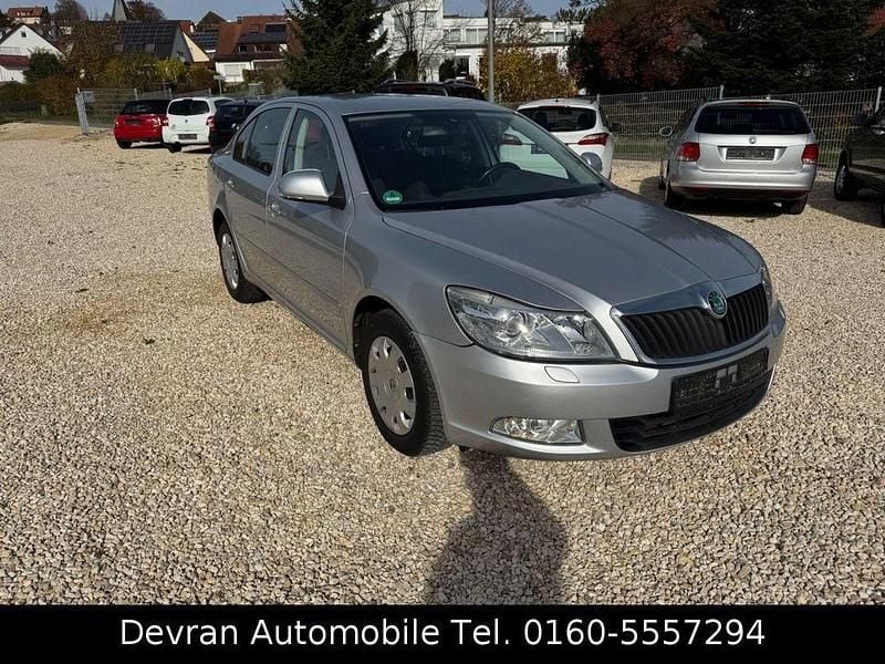Grau Gebraucht 2012 Skoda Octavia Elegance Limousine | 4.250 € - Bild 1/4