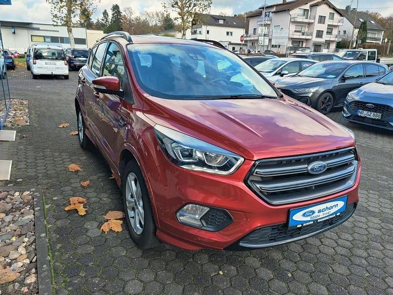 Rot Gebraucht 2018 Ford Kuga ST-Line SUV | 13.990 € (Fairer Preis) - Bild 1/4
