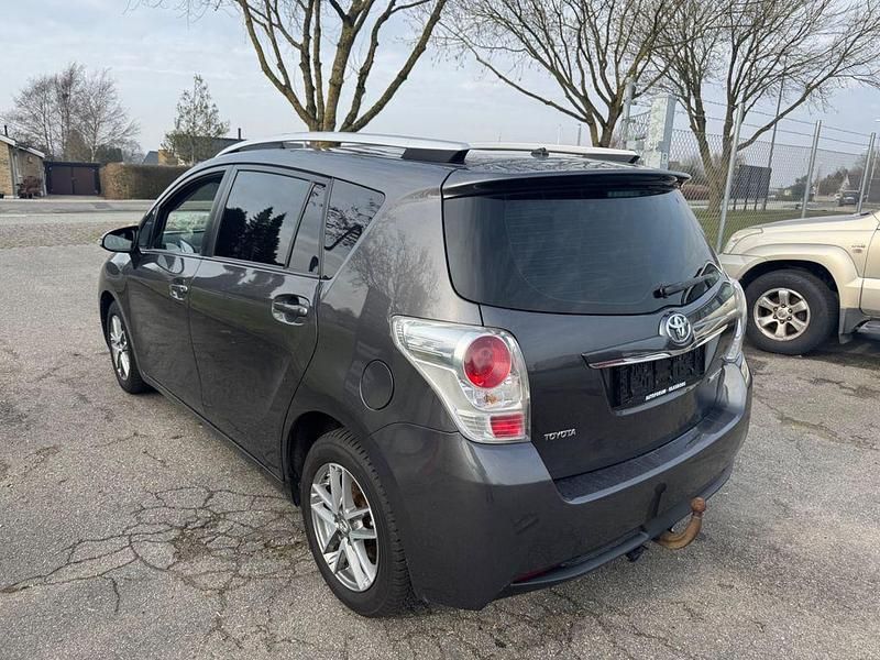 Gebraucht Toyota Verso 147 PS (108 kW) 2015 Grau Van / Kleinbus