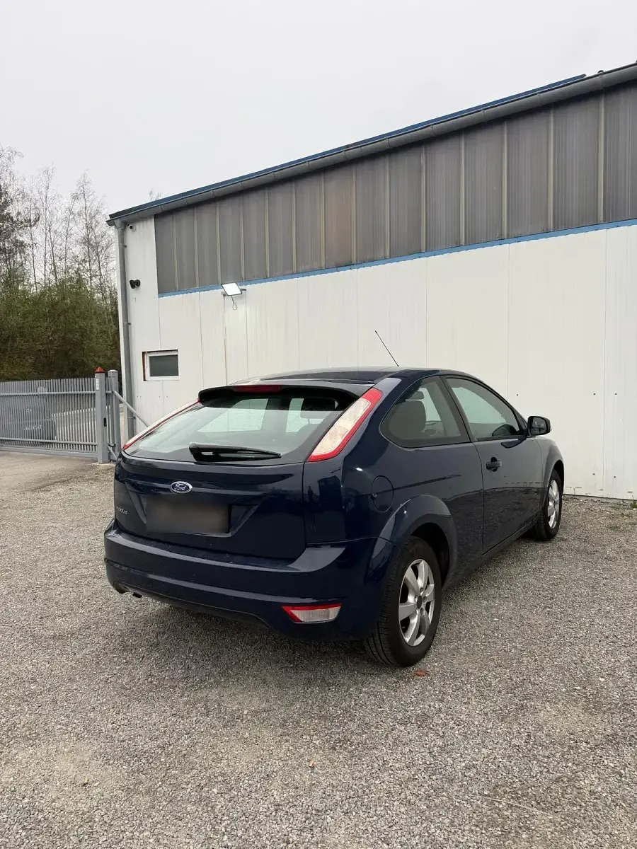 Second-hand Ford Focus 102 CP (75 kW) 2010 Albastru Coupe