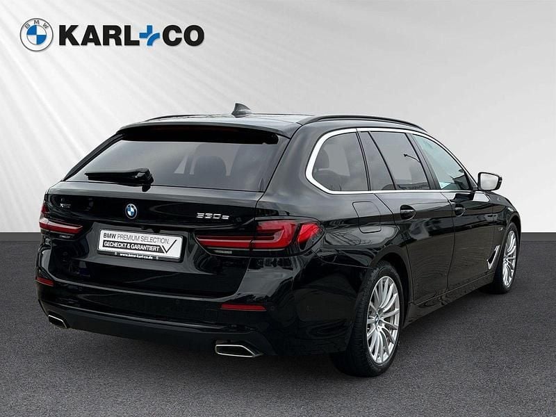 Gebraucht BMW 530e Sport Line 292 PS (214 kW) 2022 Schwarz ii Kombi