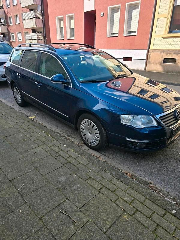 Gebraucht VW Passat 140 PS (102 kW) 2010 Blau Limousine