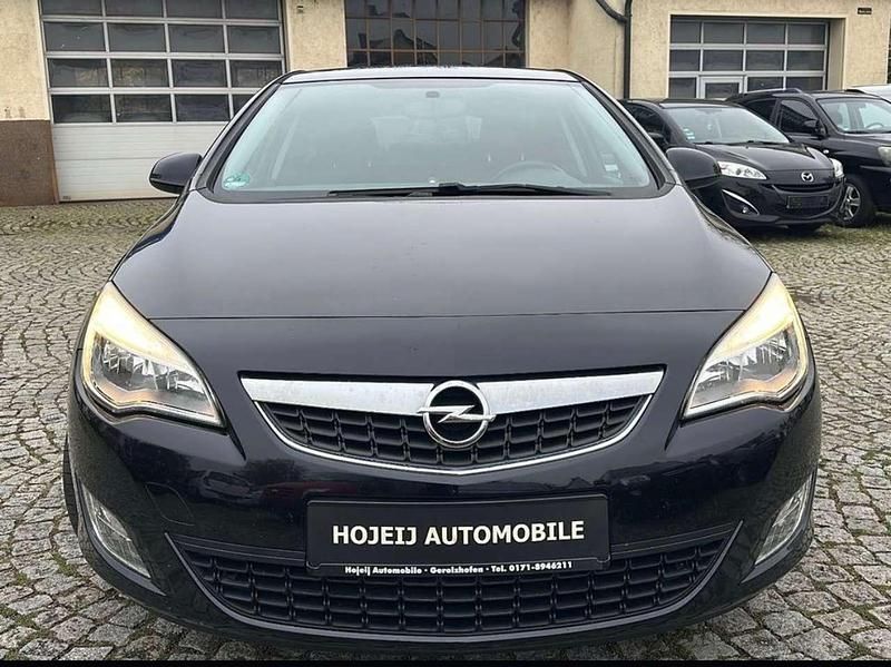 Gebraucht Opel Astra 179 PS (131 kW) 2011 Saphirschwarz mineraleffekt Limousine