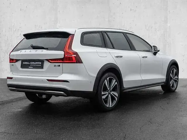 Gebraucht Volvo V60 CC 145 PS (106 kW) 2023 Kombi