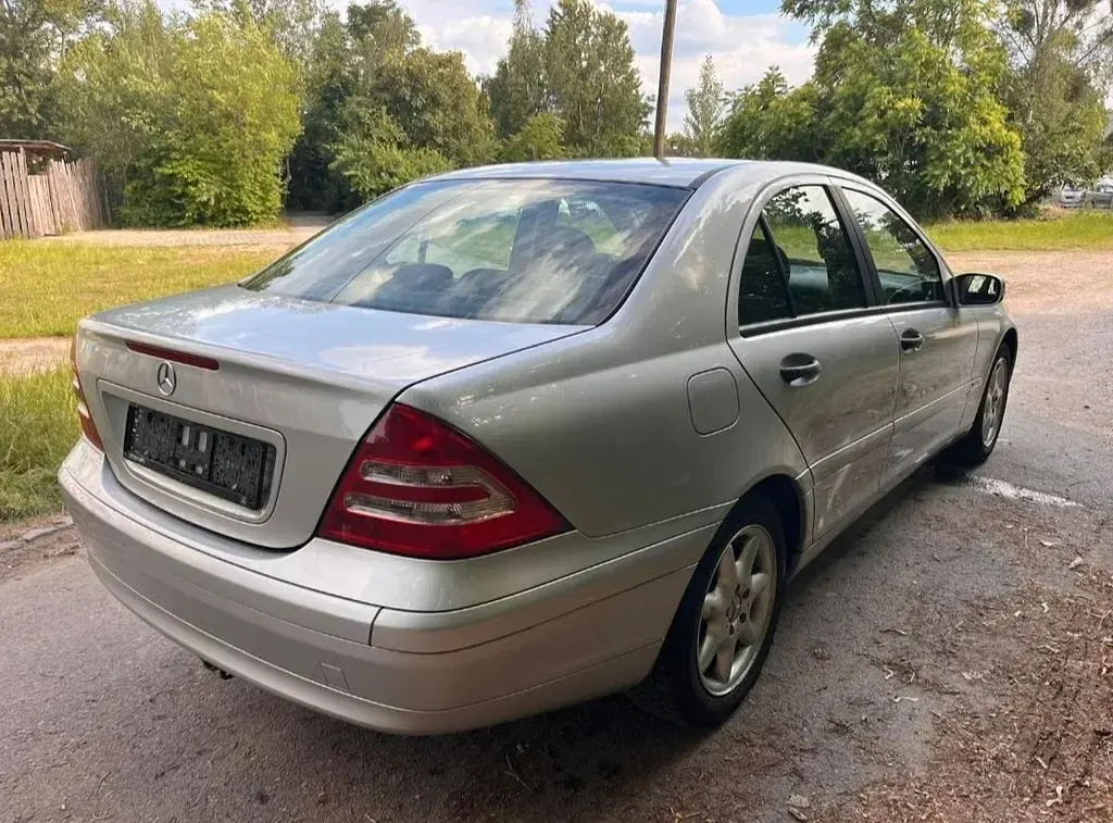 Gebraucht Mercedes C180 143 PS (105 kW) 2003 Silber Limousine