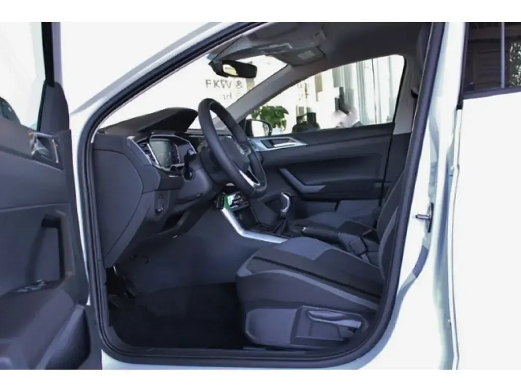 Gebraucht VW Polo Style 95 PS (69 kW) 2024 Pure white schwarz Kleinwagen