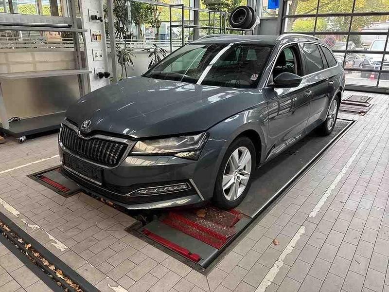Grau Gebraucht 2021 Skoda Superb Style Kombi | 20.690 € (Guter Preis) - Bild 1/4
