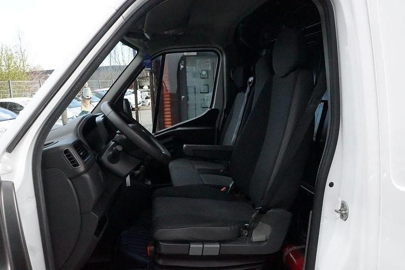 Gebraucht Renault Master 145 PS (106 kW) 2022 Weiß Van / Kleinbus