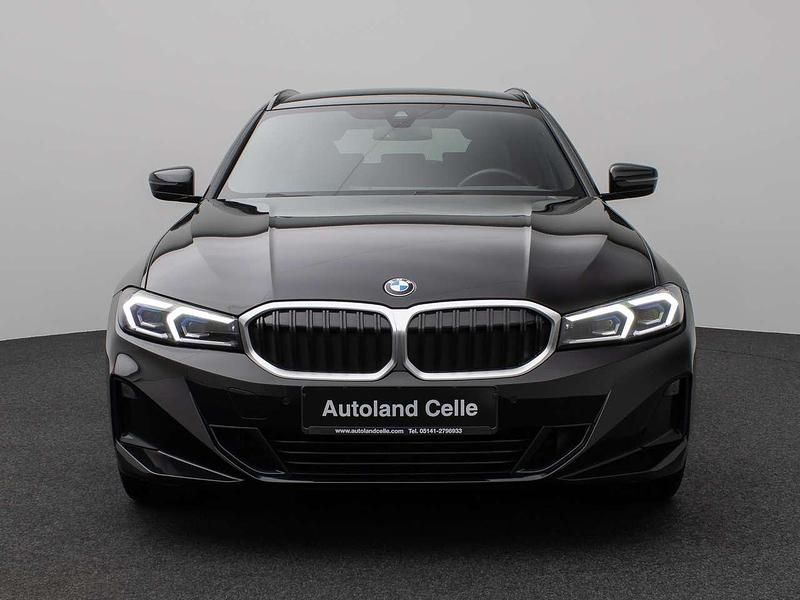 Gebraucht BMW 330 Sport Line 286 PS (210 kW) 2023 Schwarz 2668 Kombi