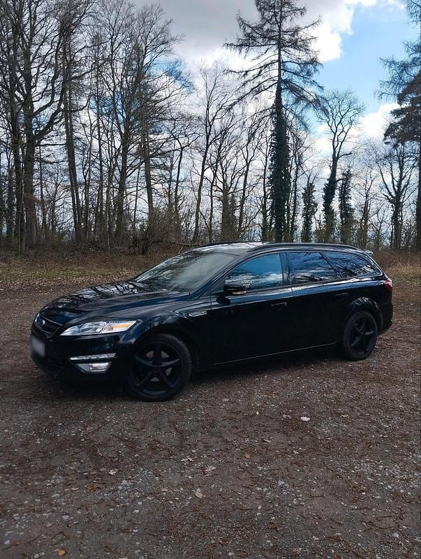 Gebraucht Ford Mondeo 163 PS (119 kW) 2012 Schwarz Limousine